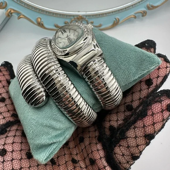 Luxury Serpenti Elegant Gold Wrap Women's Watch - Picture 10 of 17